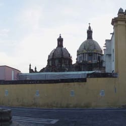 Templo del Carmen - Vista del atrio principal al amanecer.