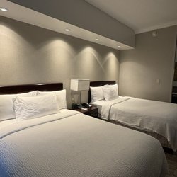 SpringHill Suites - Dulles Airport - 2 double bed room with pull out sofa