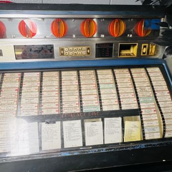 McMillan Barbecue - Old juke box - Barbeque Near Me - Mobile, Alabama
