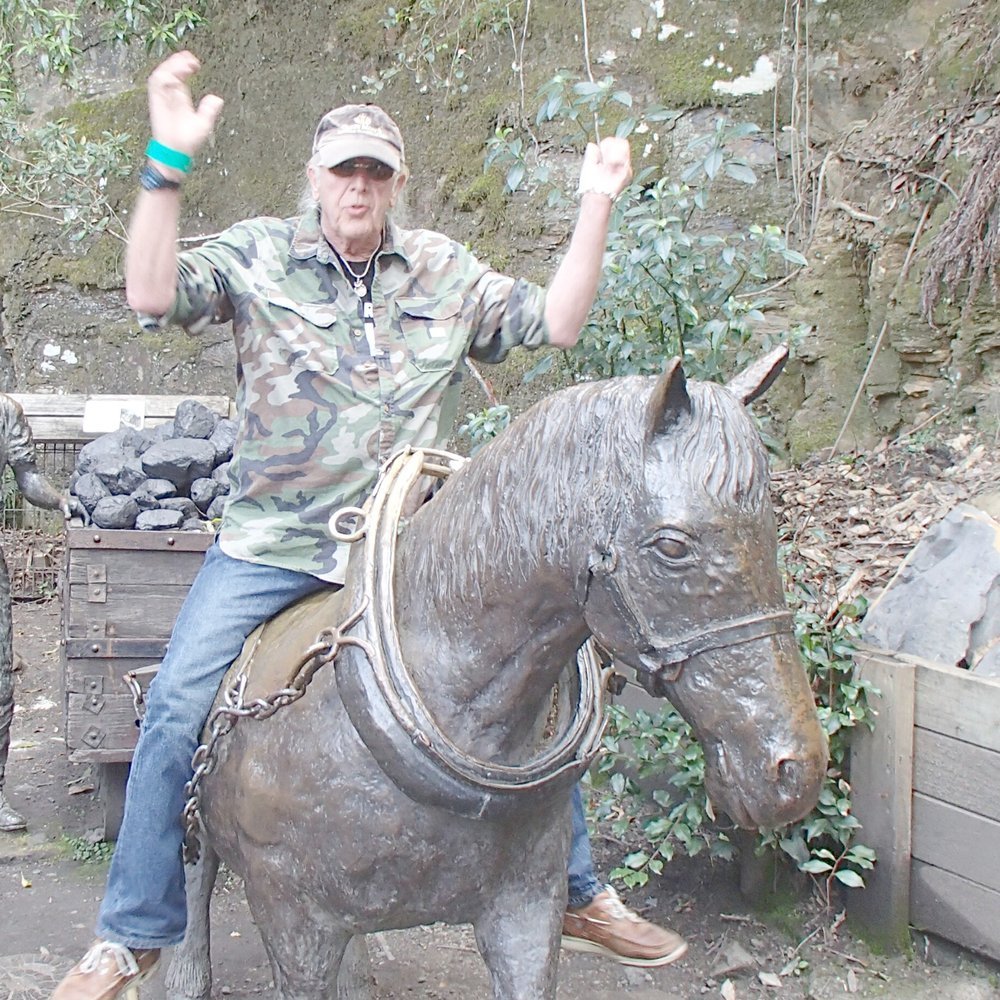 Blue Mountains National Park - Me mounted atop a replica a bronze mining horse. - Parks Near Me Blue Mountains National Park - Me mounted atop a replica a bronze mining horse. - Parks Near Me