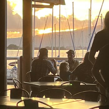 Restaurant 604 - Sunset background - Breakfast & Brunch Near Me - Honolulu, Hawaii