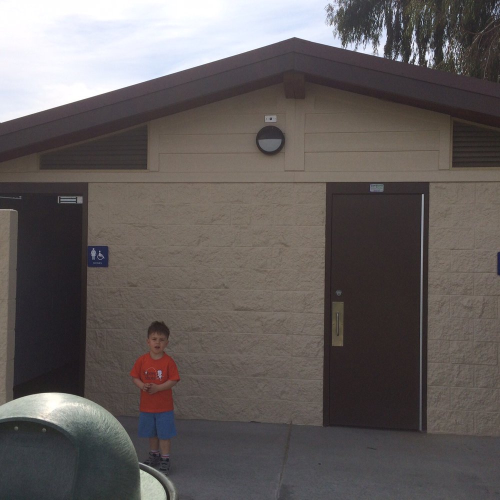 Buttonwillow Recreation and Park District - Nice clean bathroom - Parks Near Me - Buttonwillow, California Buttonwillow Recreation and Park District - Nice clean bathroom - Parks Near Me - Buttonwillow, California