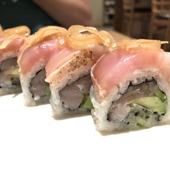 Uma Sushi - Tuna tataki roll - included tiny pieces of kiwi fruit which really complemented the flavour of the tuna - Japanese Near Me - Vancouver, British Columbia Uma Sushi - Tuna tataki roll - included tiny pieces of kiwi fruit which really complemented the flavour of the tuna - Japanese Near Me - Vancouver, British Columbia