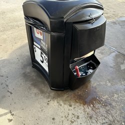 Murphy USA - Windshield cleaning supplies are available.