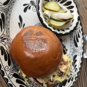 La Josie - Carnitas hamburguesa - Mexican Near Me - Chicago, Illinois