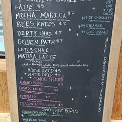 Pine Portal Cafe & Market - Coffee/tea drinks and smoothies