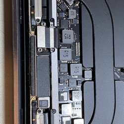 LJJM Tech - Zoomed in view of the Macbook Pro video cable connection