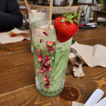 Caje Coffee Roasters - Bella Rose strawberry matcha was good - Coffee Roasteries Near Me - Ventura, California Caje Coffee Roasters - Bella Rose strawberry matcha was good - Coffee Roasteries Near Me - Ventura, California
