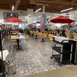 Lina’s Italian Supermercato - Cafe area
