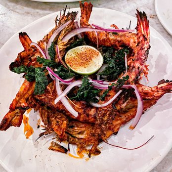 Este - CAMARONES "EL RICAS" ($38) butterflied shell-on shrimp, lime, chile costeño garlic butter - Seafood Near Me - Austin, Texas
