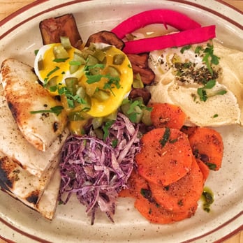 Sumac - Sabich plate (aubergine frite, oeuf dur, concombres marines, amba) - Middle Eastern Near Me - Montreal, Quebec