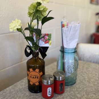 Holly Cafe - Table setting - Bakeries Near Me - Holly, Michigan