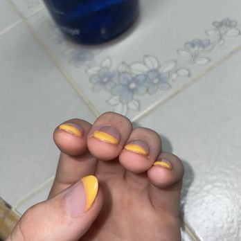 C’est Bon Nails - Edge of my nails is already worn off - Nail Salons Near Me - Willowbrook, Illinois