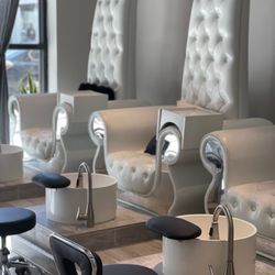 Posh! Nails - Throne room