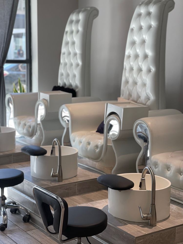 POSH! NAILS Updated October 2024 70 Photos & 113 Reviews 202 S