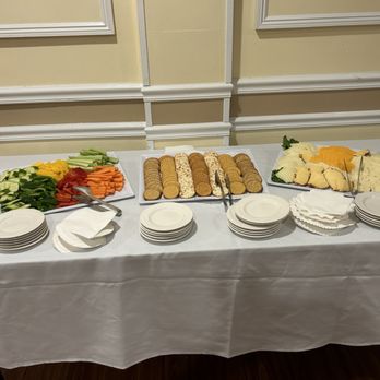 Eli's on Whitney - Vegetables, cheese and crackers - American Near Me - Hamden, Connecticut Eli's on Whitney - Vegetables, cheese and crackers - American Near Me - Hamden, Connecticut