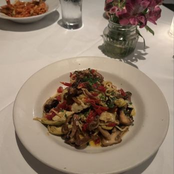 Rothschild's - Spaghetti aglio olio - Italian Near Me - Corona Del Mar, California Rothschild's - Spaghetti aglio olio - Italian Near Me - Corona Del Mar, California