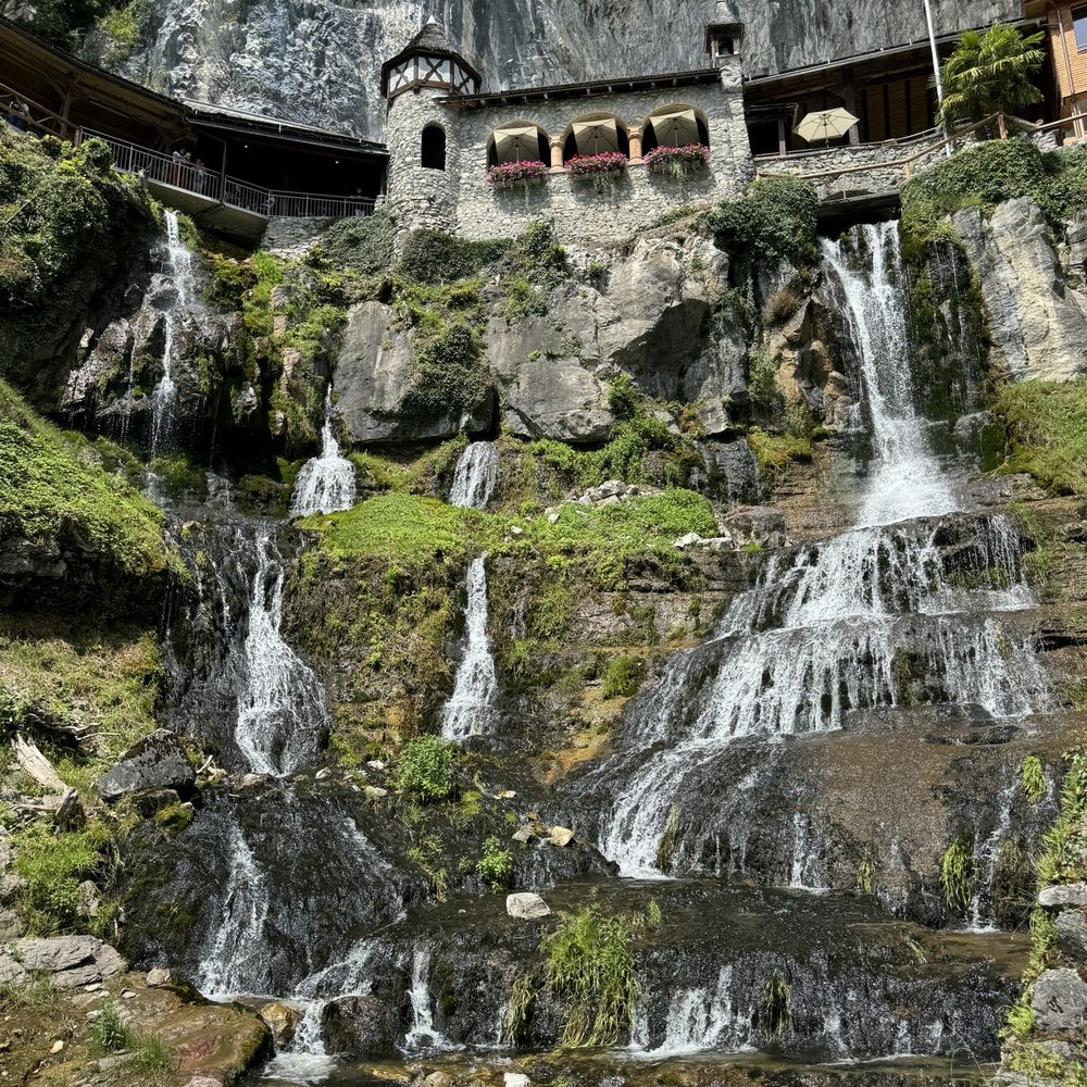 St. Beatus-Höhlen - Falls at the Caves - Landmarks & Historical Buildings Near Me - Beatenberg, BE
