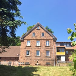 Angushof am Lindlbrunnen - Blick von vorne ... reinkommen, entschleunigen und absolut wohlfühlen. Fam. Schwöbel ist super gastfreundlich und hilfsbereit.
