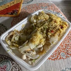 Empire Wok Chinese Restaurant - Supposedly white meat chicken with a plethora of vegetables