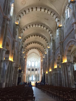 Basilique de Vézelay by null