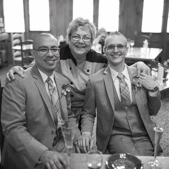 Farmers Guest House - The newlyweds with Susan the inn keeper - Bed & Breakfast Near Me - Galena, Illinois Farmers Guest House - The newlyweds with Susan the inn keeper - Bed & Breakfast Near Me - Galena, Illinois