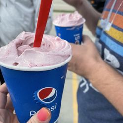 Shawka's Shakes ‘n Sodas - Raspberry shake