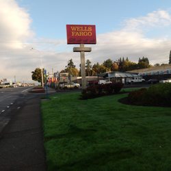 Wells Fargo Bank - Wells forgone logo