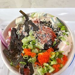 Tuna poke bowl