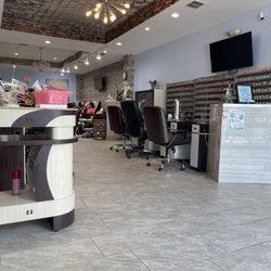 Hollywood Nail Spa - Inside
