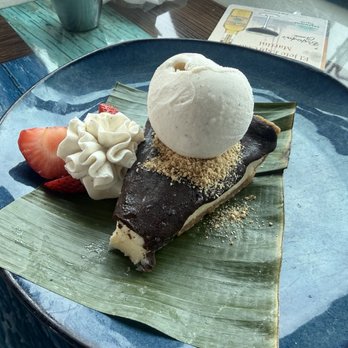Papa Joe’s Waterfront - Key lime pie dipping chocolate surfer with ice cream- delicious!! - Seafood Near Me - Islamorada, Florida