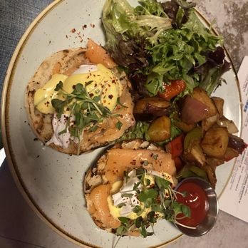 Dolly's - Smoked salmon eggs benedict - Cocktail Bars Near Me - New York, New York
