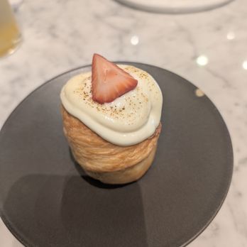 Spot Dessert Bar - Strawberry and Creme Cruffin - Desserts Near Me - Long Island City, New York Spot Dessert Bar - Strawberry and Creme Cruffin - Desserts Near Me - Long Island City, New York