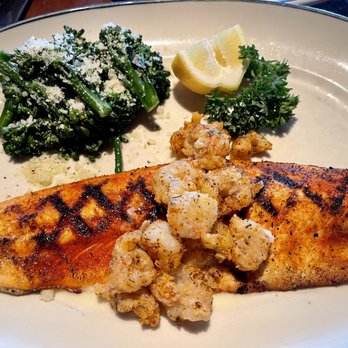 Hillstone - Fish with shrimp and broccolini - New American Near Me - San Francisco, California Hillstone - Fish with shrimp and broccolini - New American Near Me - San Francisco, California