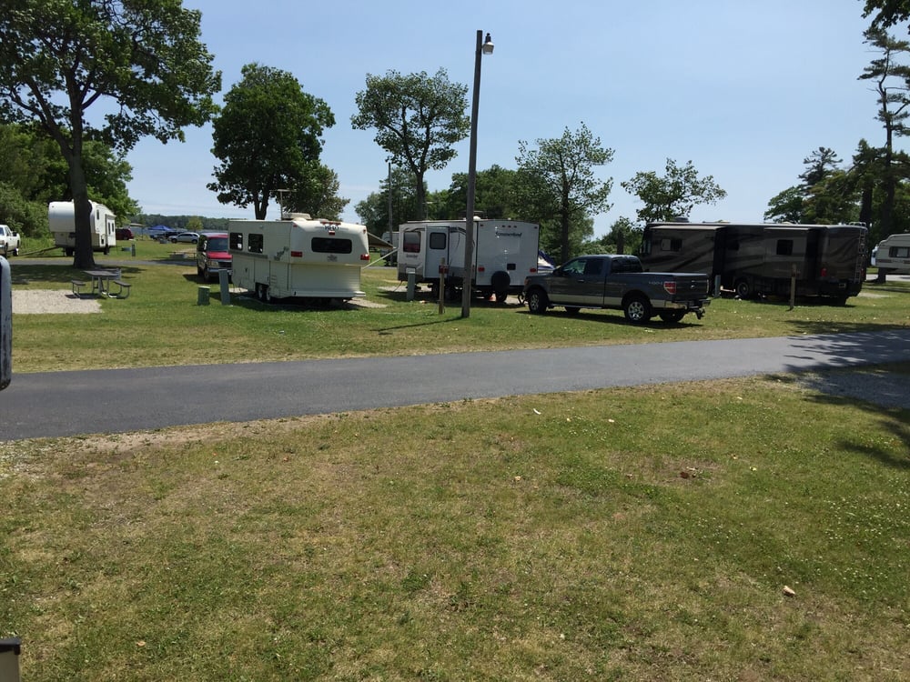 GLADSTONE BAY CAMPGROUND 37 Michigan Ave, Gladstone, Michigan