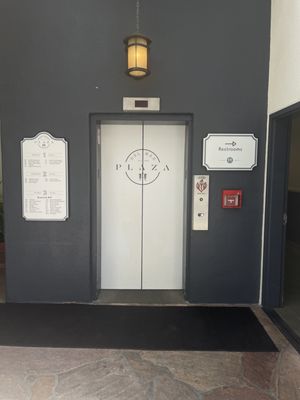 Del Mar Plaza by null