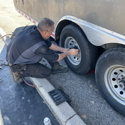 Fast Traxs Tire Company - Frankie replacing trailer tire