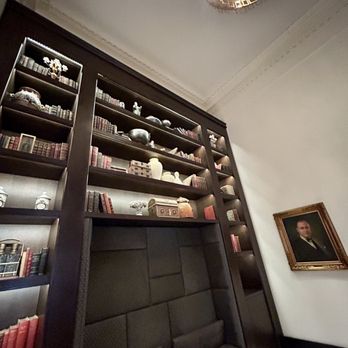 Gallery On The Park - a room with a bed and bookshelves - Breakfast & Brunch Near Me - San Antonio, Texas Gallery On The Park - a room with a bed and bookshelves - Breakfast & Brunch Near Me - San Antonio, Texas