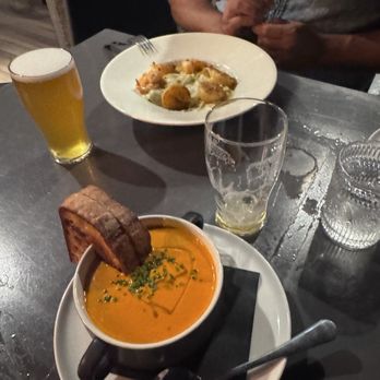 Oak - Tomato soup with grilled cheese was so good and we also got the artichoke Alfredo with shrimp. - New American Near Me - Laguna Beach, California