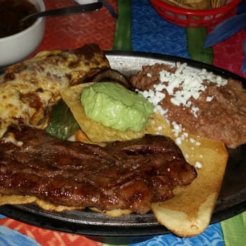 Nuevo Leon Restaurant - Platillo- La tampiqueña Carne Asada/Cheese Enchiladas/refried beans/Guacamole/Grilled Onions/Grilled Jalepeño pepper/potatoes - Mexican Near Me - Chicago, Illinois Nuevo Leon Restaurant - Platillo- La tampiqueña Carne Asada/Cheese Enchiladas/refried beans/Guacamole/Grilled Onions/Grilled Jalepeño pepper/potatoes - Mexican Near Me - Chicago, Illinois
