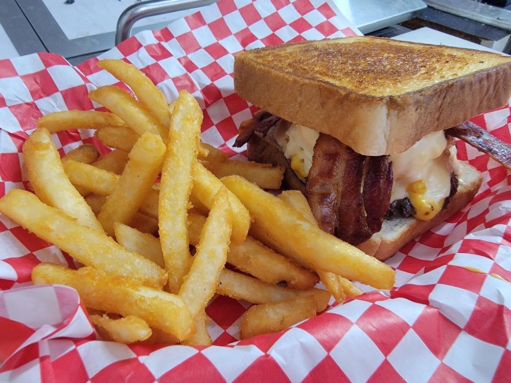 BURGERCO 10 Photos 117 W 2nd Ave, El Dorado, Kansas Burgers