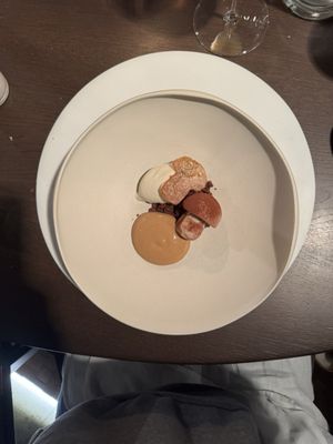 Sans Cravate by null