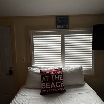 Vineyard Harbor Motel - A double plus a cot - Hotels Near Me - Vineyard Haven, Massachusetts