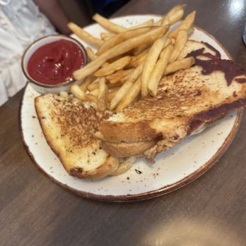 Atlas Restaurant & Bar - Caprese Grilled cheese - Bars Near Me - Brooklyn, Michigan