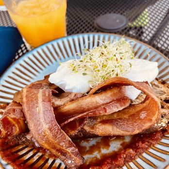 The Endive Eatery - Eggs on toast with a side of bacon. So much bacon.. sooo good. - New American Near Me - Richland, Washington
