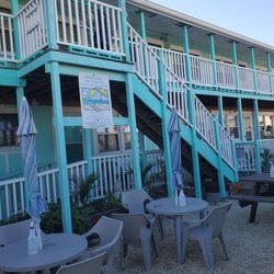 Lorry's Island end motel 2 story view