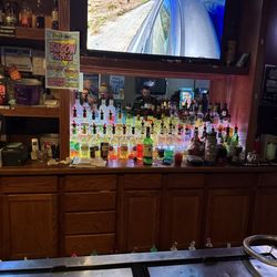 Doc's Lounge - Great selection and plenty of screens.