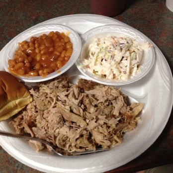 Rochelle's Bar None BBQ - The pulled pork plate - Barbeque Near Me - Hurricane Mills, Tennessee