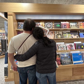 Barnes & Noble - Bookstores Near Me - Reston, Virginia