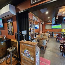 Peekskill Public Bar & Grill - Place is great for a big party